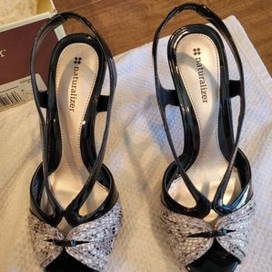 Naturalizer Black & White Size 5.5 Heels
